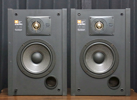 JBL J216PRO スピーカー写真